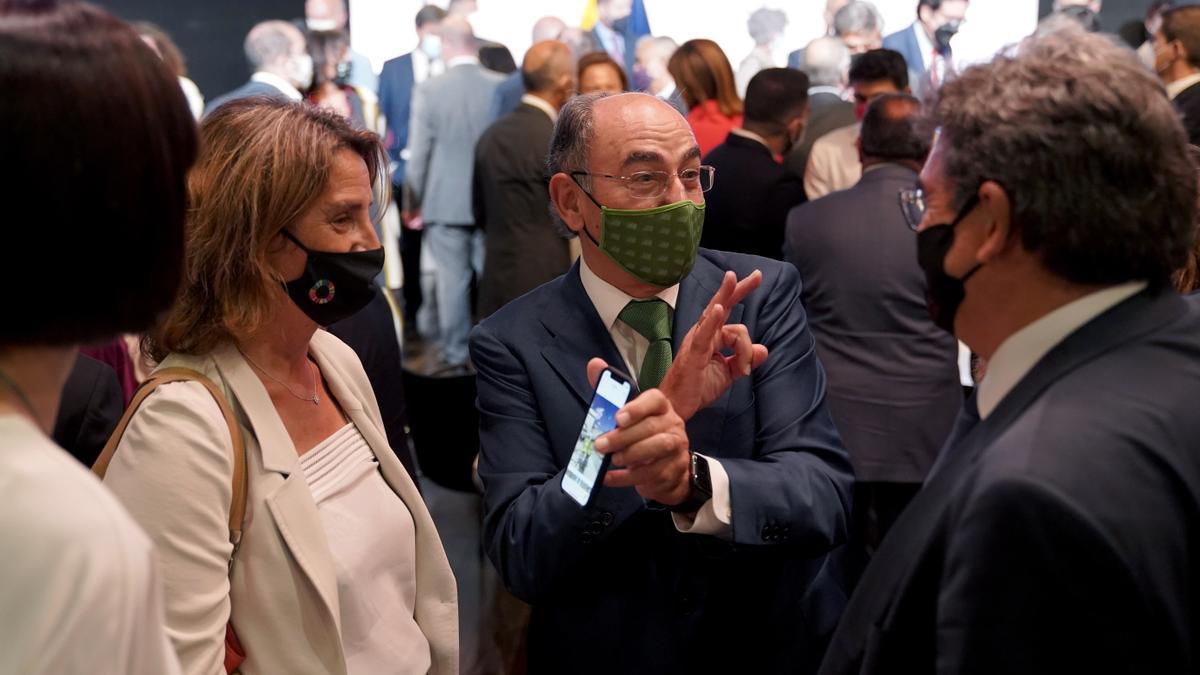 Teresa Ribera, ministra de Transición Ecológica, y José Ignacio Sánchez Galán, presidente de Iberdrola. FOTO JOSÉ LUIS ROCA