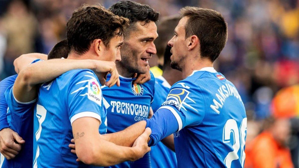 Molina, celebrando un gol con Mata y Maksimovic