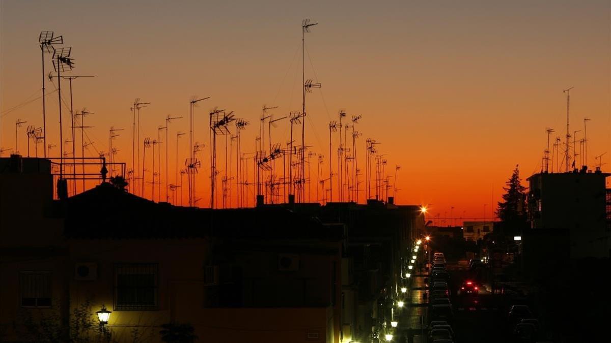 zentauroepp9428314 television antennas are seen on the roofs of buildings in al190719115246