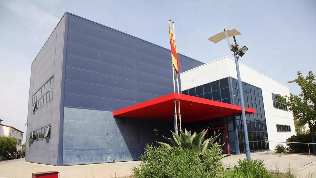 La Unidad de Investigación de la comisaría de Roses se encarga de investigar la posible estafa. En la imagen, el edificio de los Mossos dEsquadra, en una fotografía de archivo.
