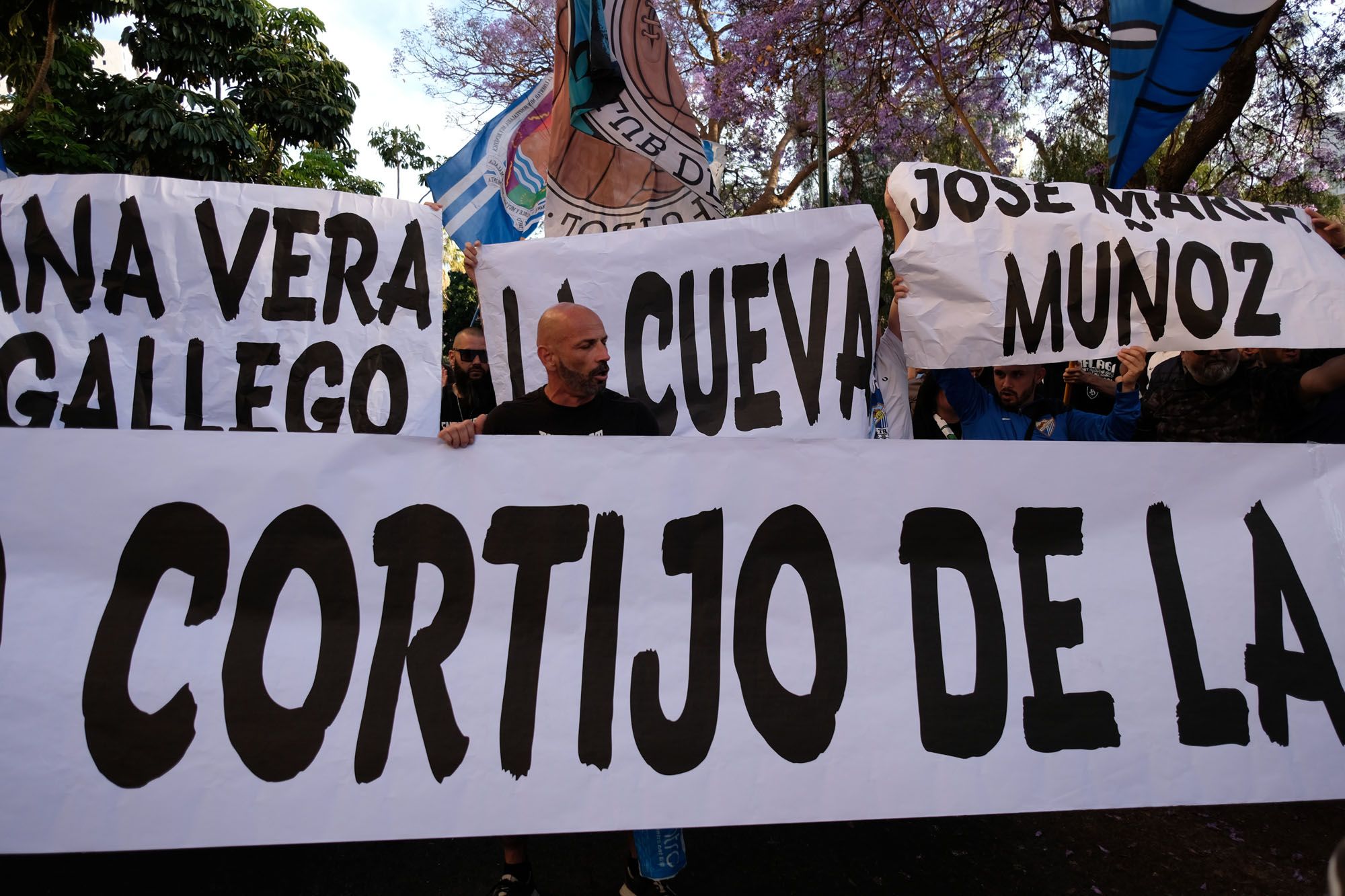 La protesta de la afición antes del Málaga CF - CD Mirandés, en imágenes