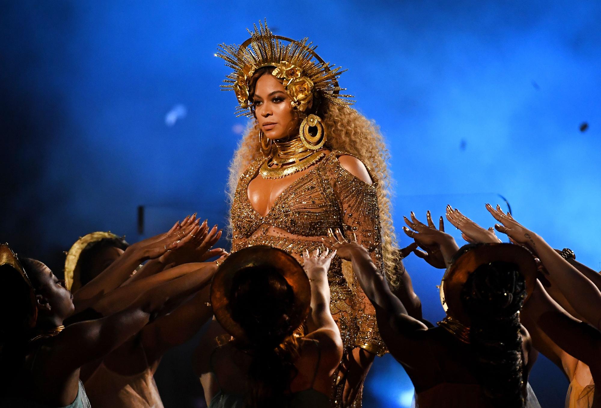 Beyoncé durante una actuación