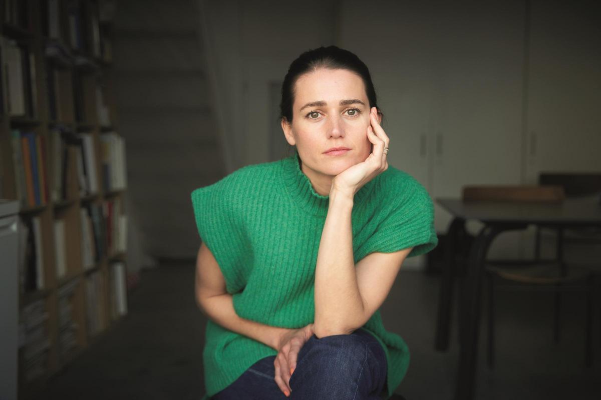 Annabelle Hirsch, periodista y escritora, autora de 'Cosas de mujeres. Una historia en 100 objetos' (editorial Debate)