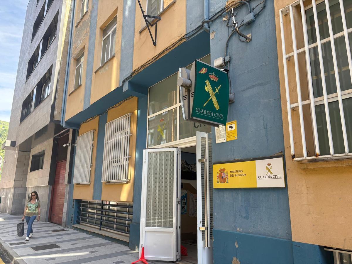 Cuartel provisional de la Guardia Civil de Mieres en la calle Alfonso Camín