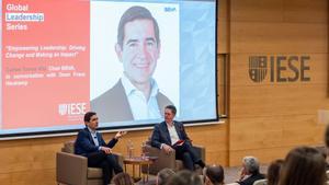 El presidente de BBVA, Carlos Torres, en un encuentro con alumnos del MBA del IESE Business School
