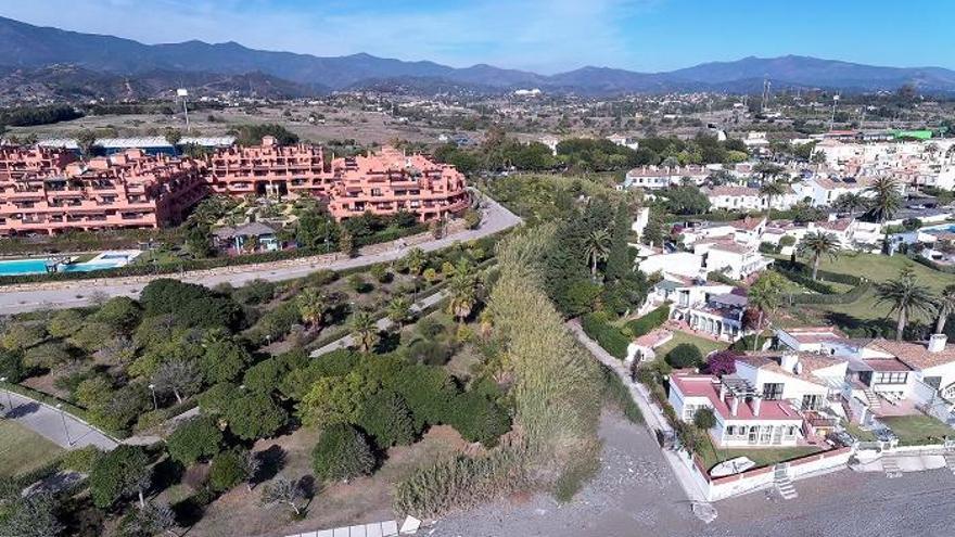 Vista del arroyo Hornacinos sobre el que se construirá una pasarela de madera.