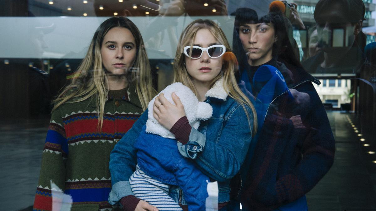 Paula Usero, Clara Galle y Claudia Salas, en 'Esa noche'