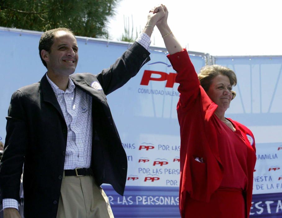 Fiesta del PP junto a Paco Camps en 2003.