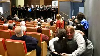 El Coro riberano de Ferreros pone a cantar a los mayores en Oviedo