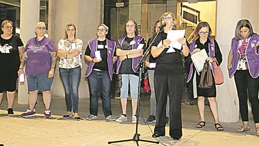 Marea violeta en Castellón