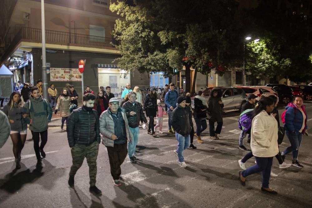 Demandantes de asilo esperan en la calles durante días en Zapadores