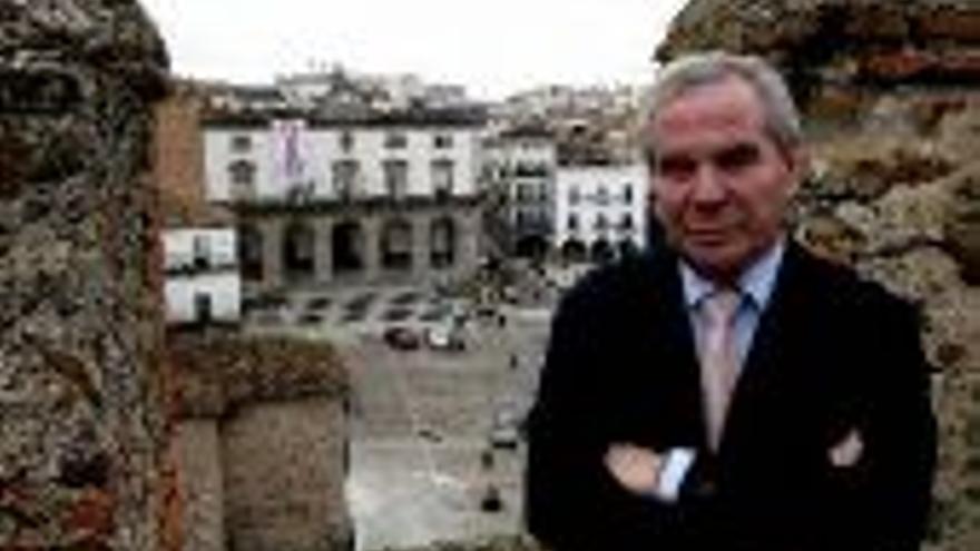 Saponi solicitará el respaldo de Aznar para ser ciudad europea de la cultura