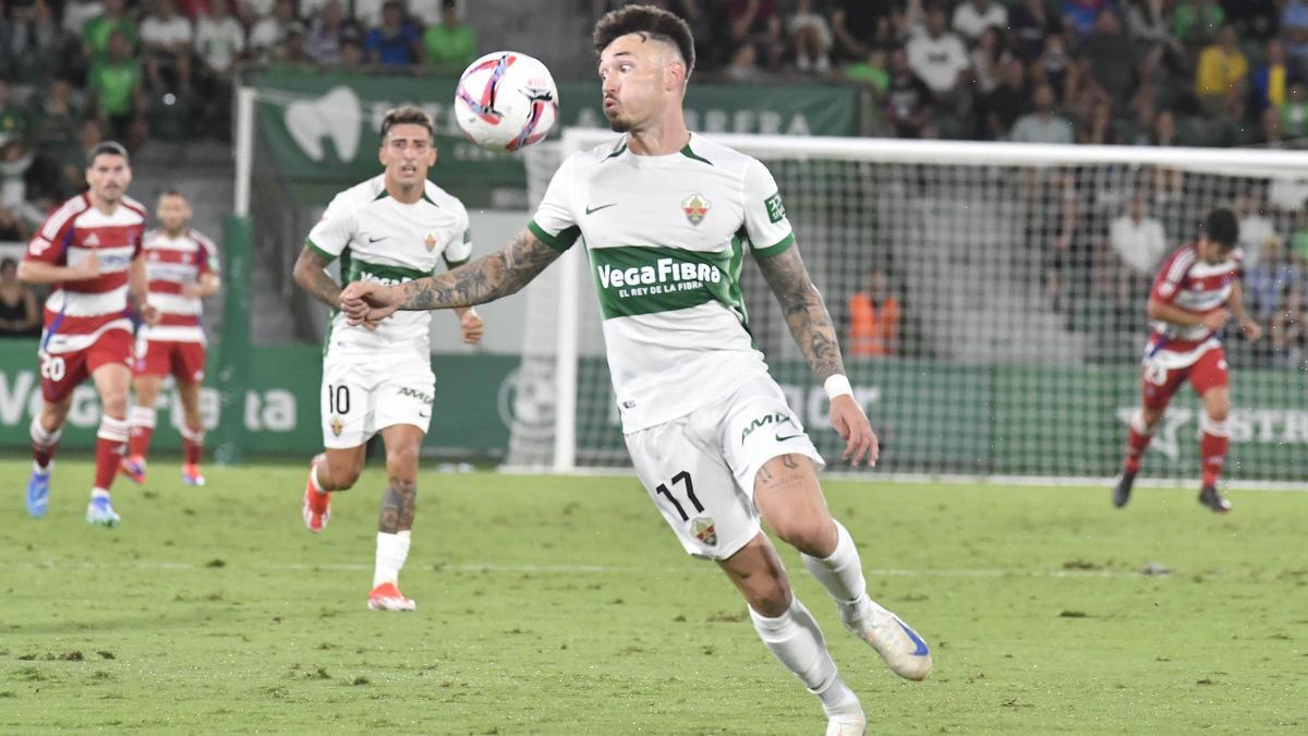 El crevillentino Josan, durante el partido contra el Granada.