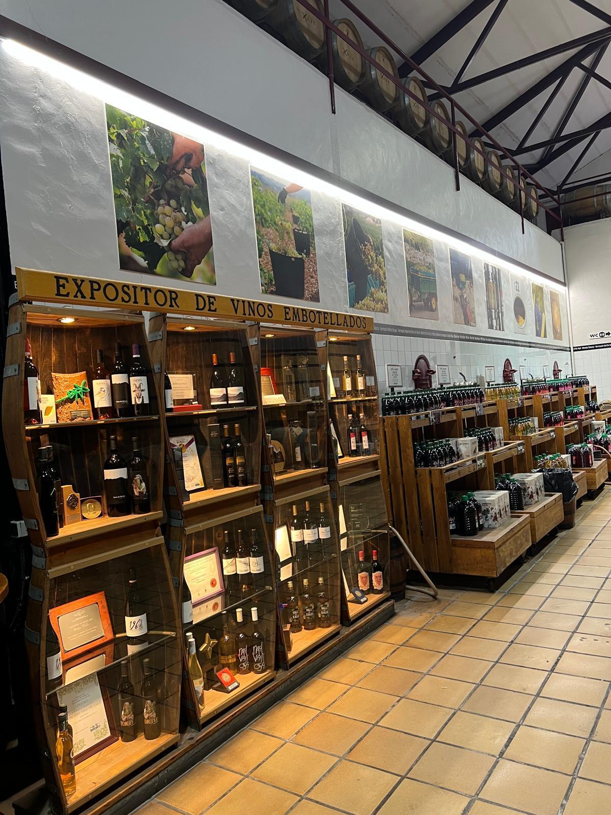 Bodegas Xaló cuenta con una gran variedad de vinos y otras bebidas destiladas