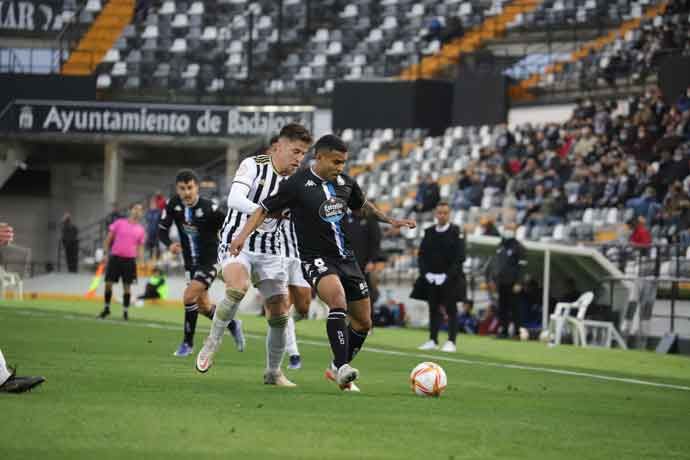 El Deportivo cae 3-0 ante el Badajoz