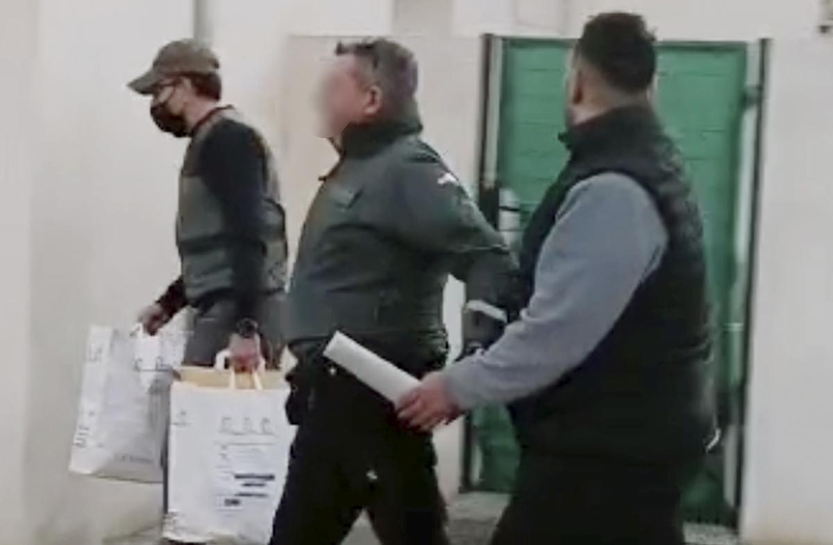 Momento de la detención de uno de los miembros de la banda