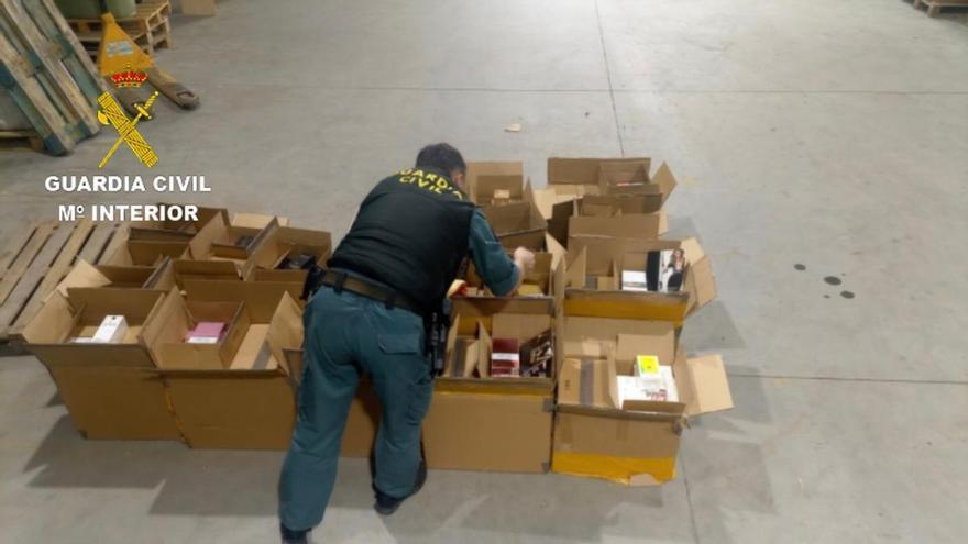 La Guardia Civil interviene en Mos 1.056 perfumes por una supuesta infracción de contrabando