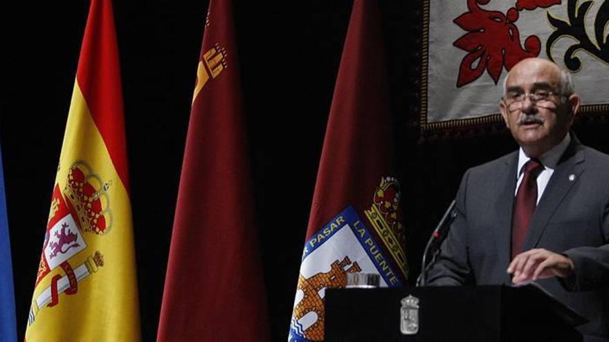 El presidente regional, Alberto Garre, en un momento de su intervención en el acto del Día de la Región, celebrado ayer en el Teatro Capitol de Cieza.
