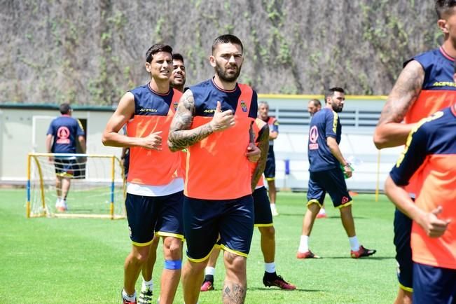 Entrenamiento de la UD Las Palmas en Barranco ...