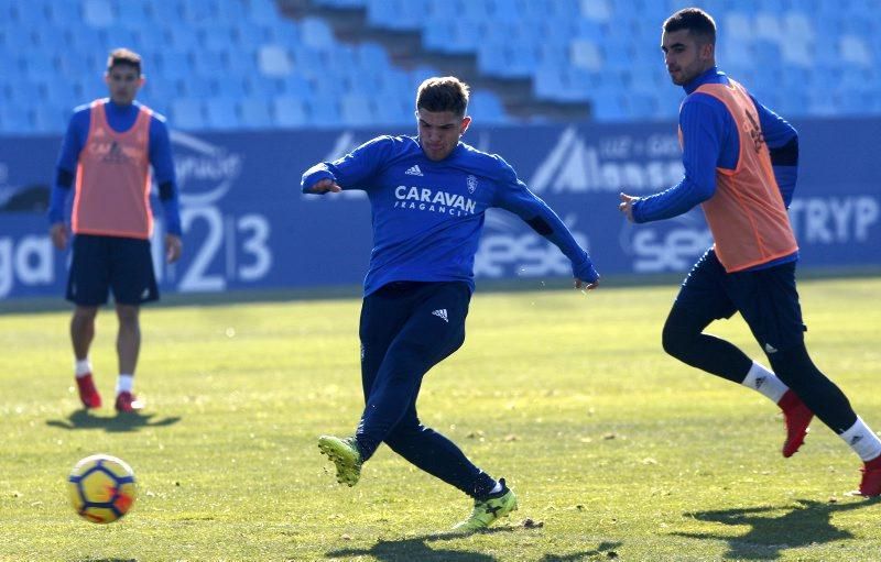 Entrenamiento a puerta abierta del Real Zaragoza en La Romareda