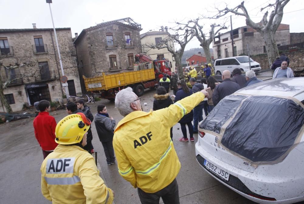 Un tornado deixa danys en cases, naus i vehicles a Cistella