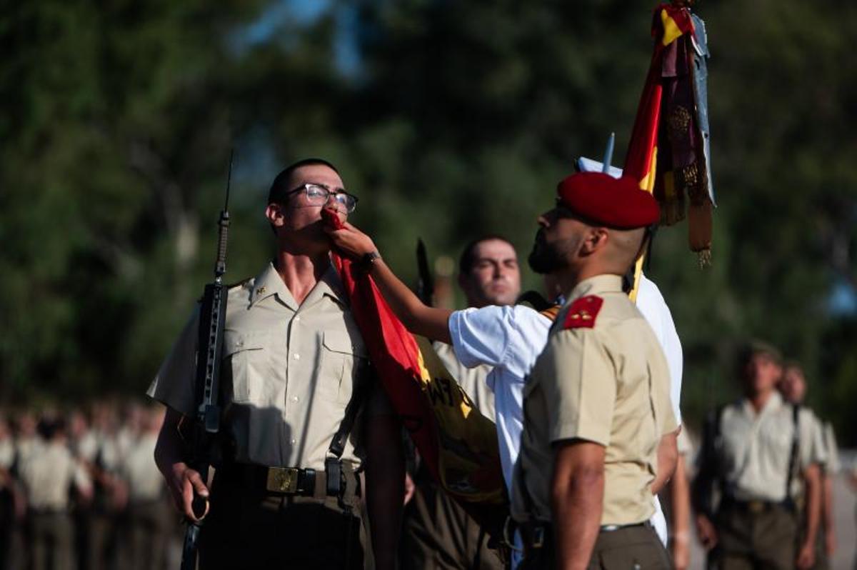 Emoción y orgullo en la jura de bandera de 1.514 alumnos del Cefot de Cáceres