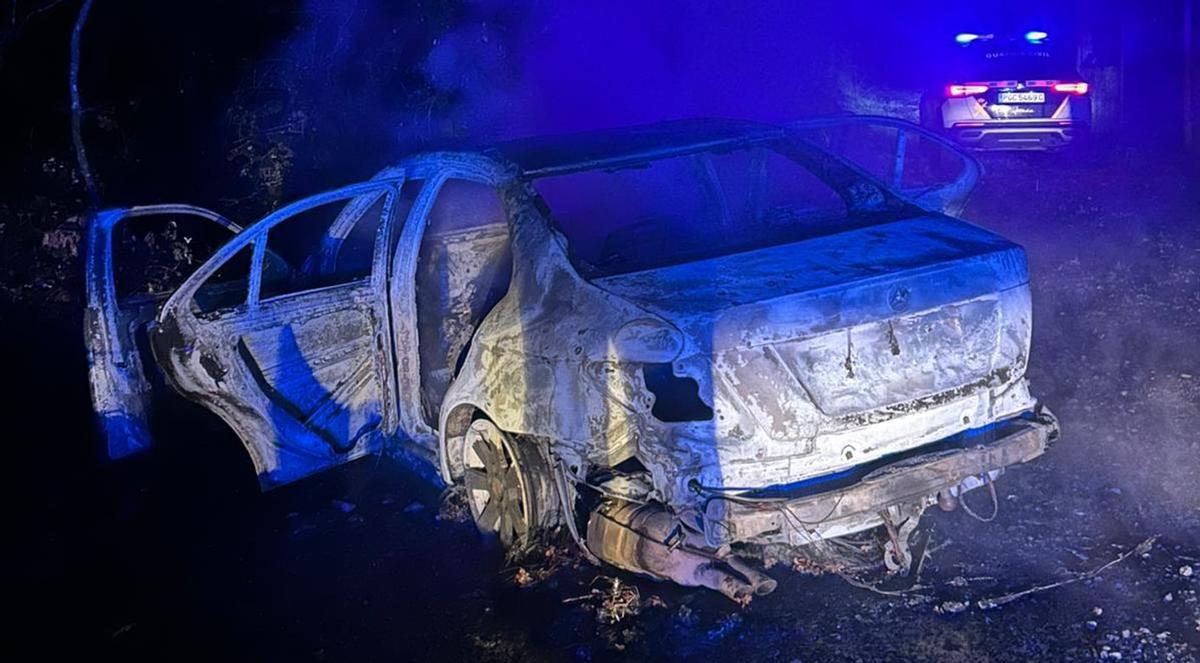 Estado del turismo que ardió en la madrugada de ayer en la parroquia lalinense de Goiás. | EMERXENCIAS LALÍN