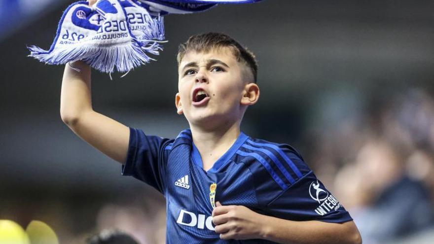 Un joven hincha, animando. | I. Collín