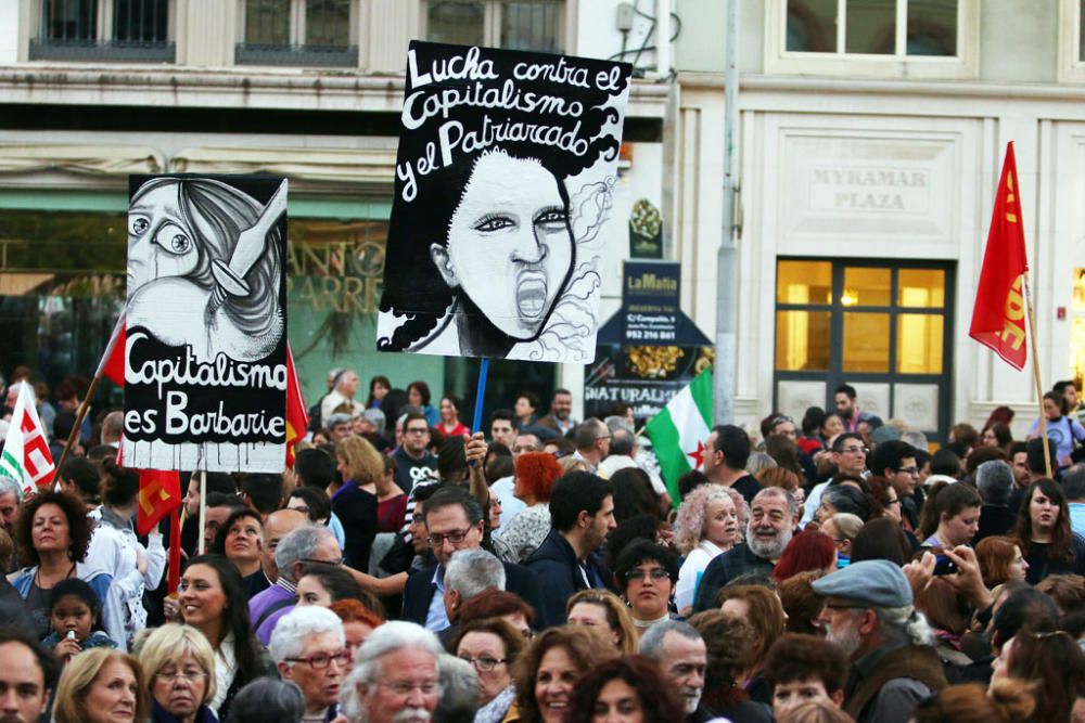 Cientos de personas se sumaron este miércoles a la marcha para conmemorar el Día Internacional de la Mujer. A la manifestación, que se inició en la Plaza de la Constitución a las 19.00 horas, acudieron asocaciones de mujeres como las Kellys de Málaga, Resistencia Feminista o el Movimiento Feminista Asociativo de Málaga
