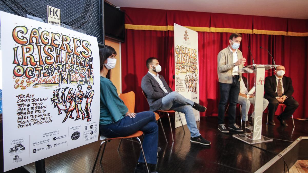 Autoridades y organización presentan este miércoles en el ambigú del Gran Teatro el festival Irish Fleadh, la primera cita sin restricciones en la ciudad.