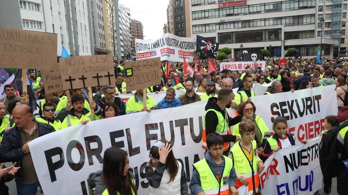 Aspecto de la manifestación desarrollada en Avilés en favor del futuro de Saint Gobain.