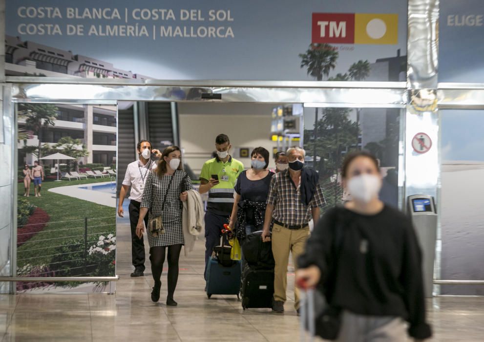 El aeropuerto estrena la temporada alta turística con 552 vuelos hasta el domingo y 60.000 pasajeros