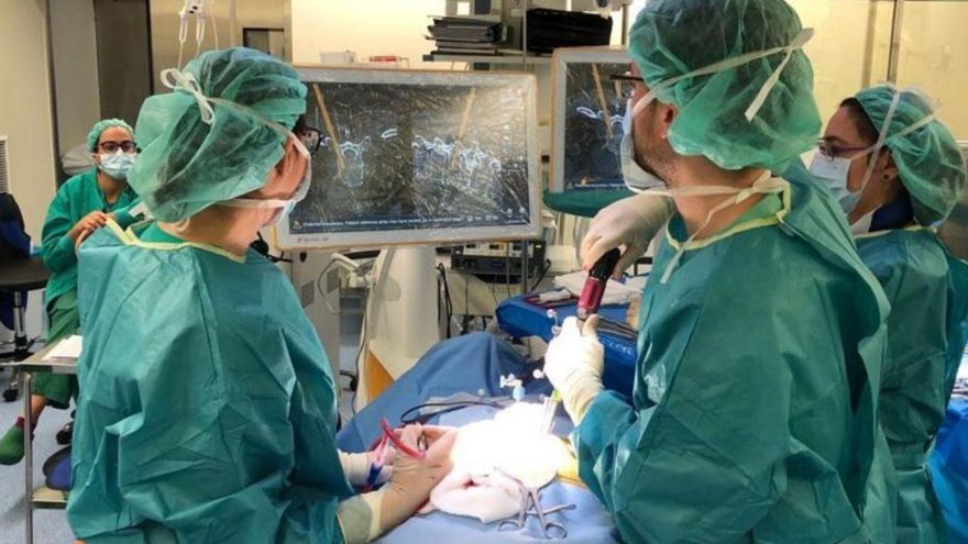 Un quirófano durante una operación de Traumatología.