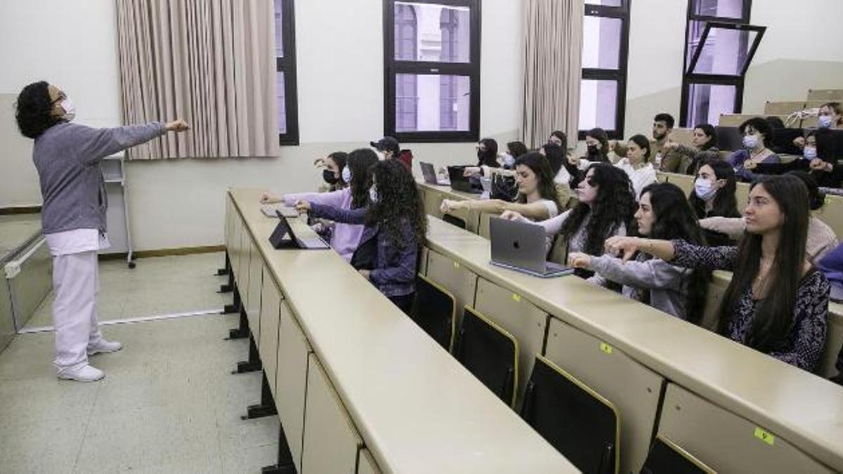 Estudiantes del grado de Enfermería de la UB.