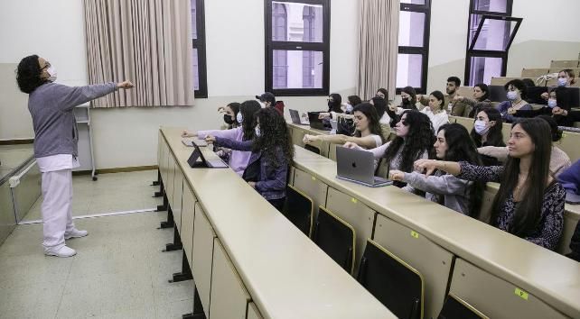 Estudiantes del grado de Enfermería de la UB.