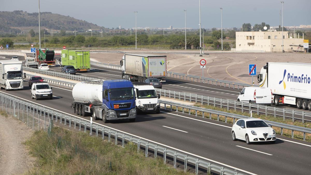 Autopista AP-7 a su paso por Sagunt.