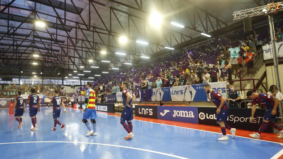 Las mejores imágenes del Levante UD-FS - Barcelona