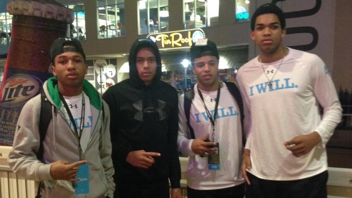 De dch. a izd.: Karl-Anthony Towns (primero), junto a Marques Townes (segundo).