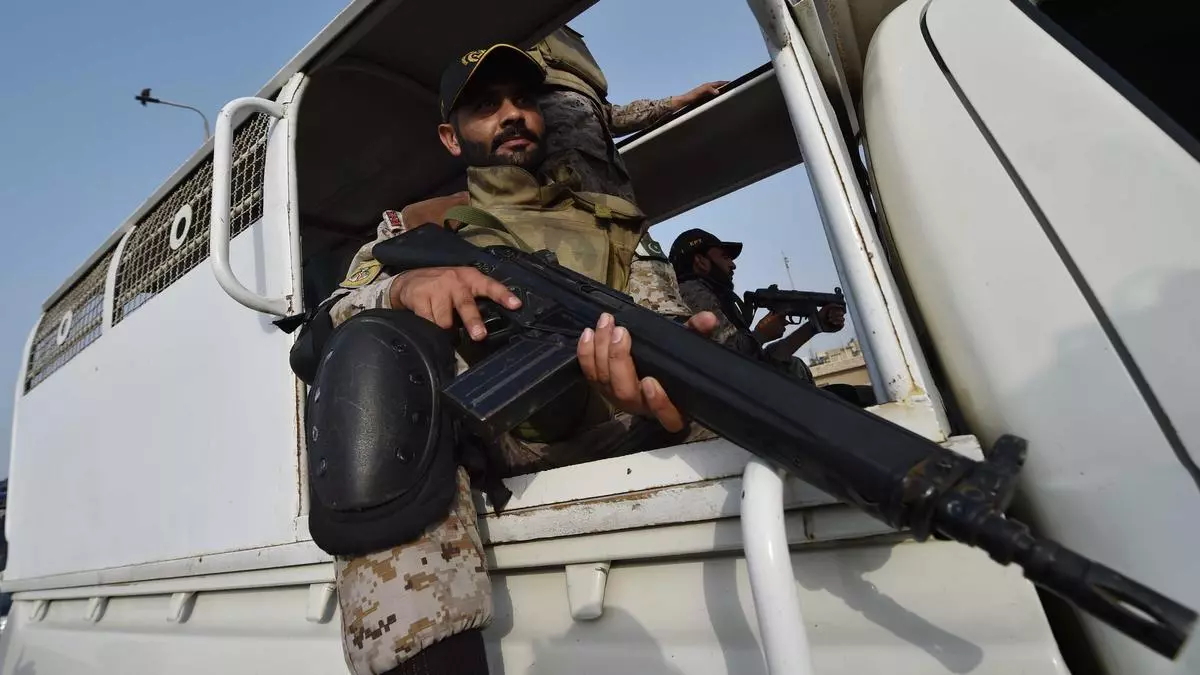 La India reclama desescalar el conflicto tras una noche de ataques y Pakistán descarta el uso de armas nucleares