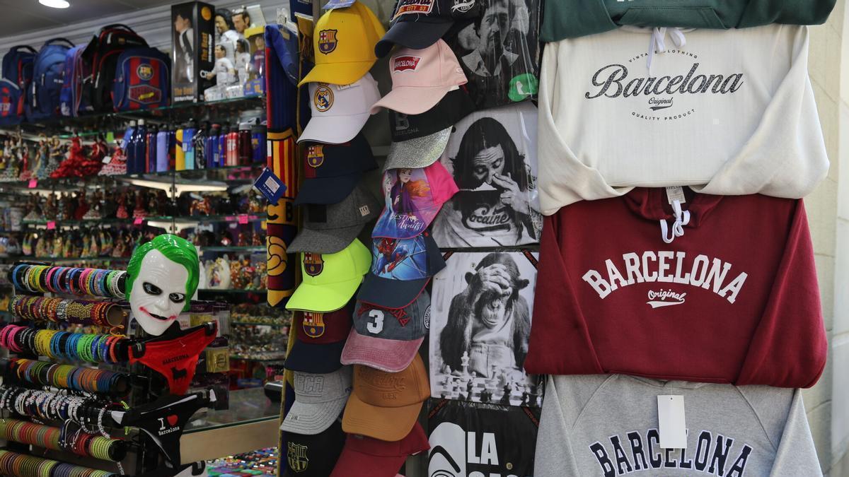El souvenir de 20 euros que triomfa a les vacances: tothom el compra