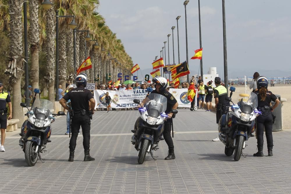 Protesta de Policías y guardias civiles en València