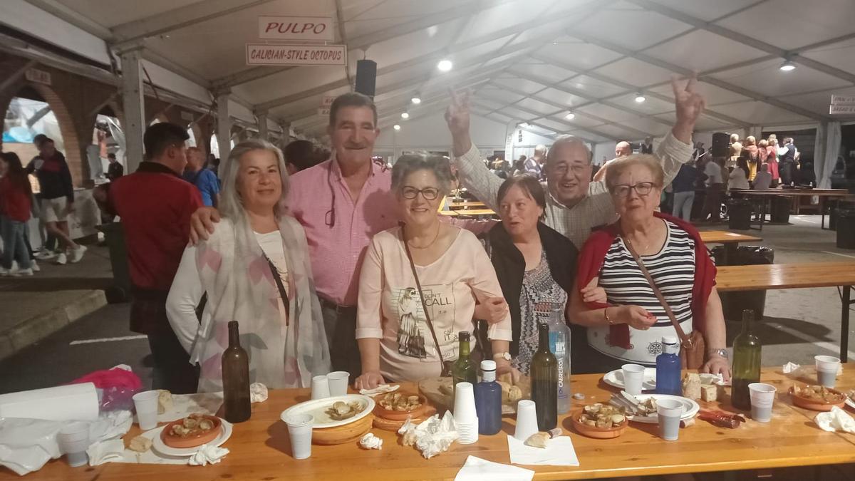 Representantes de la comunidad de montes de San Vicente en la fiesta.