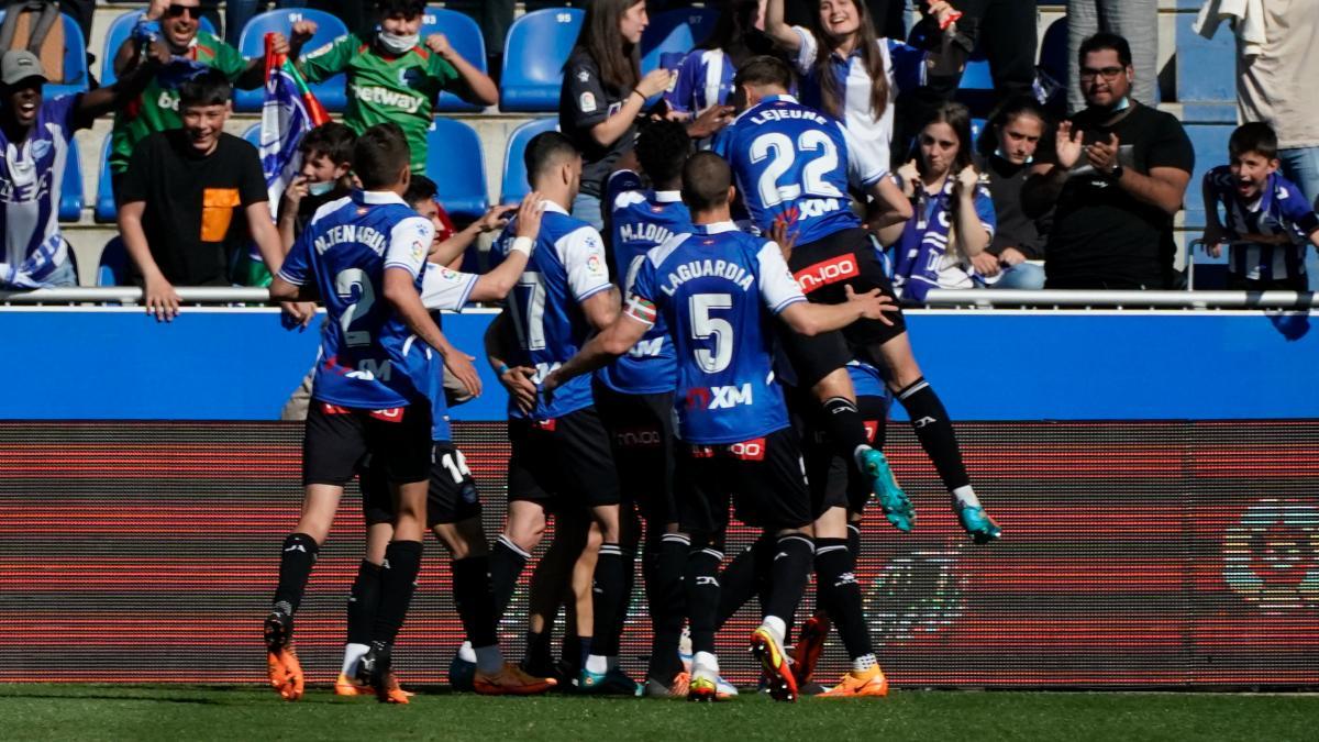 Joselu y el Alavés se llevan los tres puntos ante el Rayo Vallecano