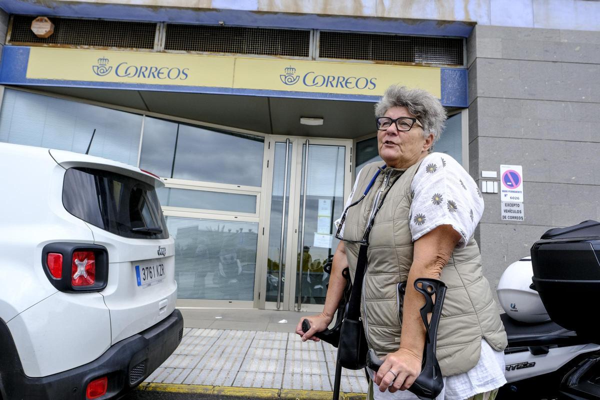 Ana Lisa Giuliani, al salir de la oficina de Correos de la zona industrial El Sebadal.