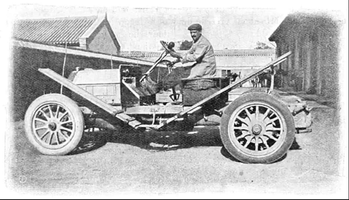 Uno los primeros vehículos de Itala a inicios de 1900.