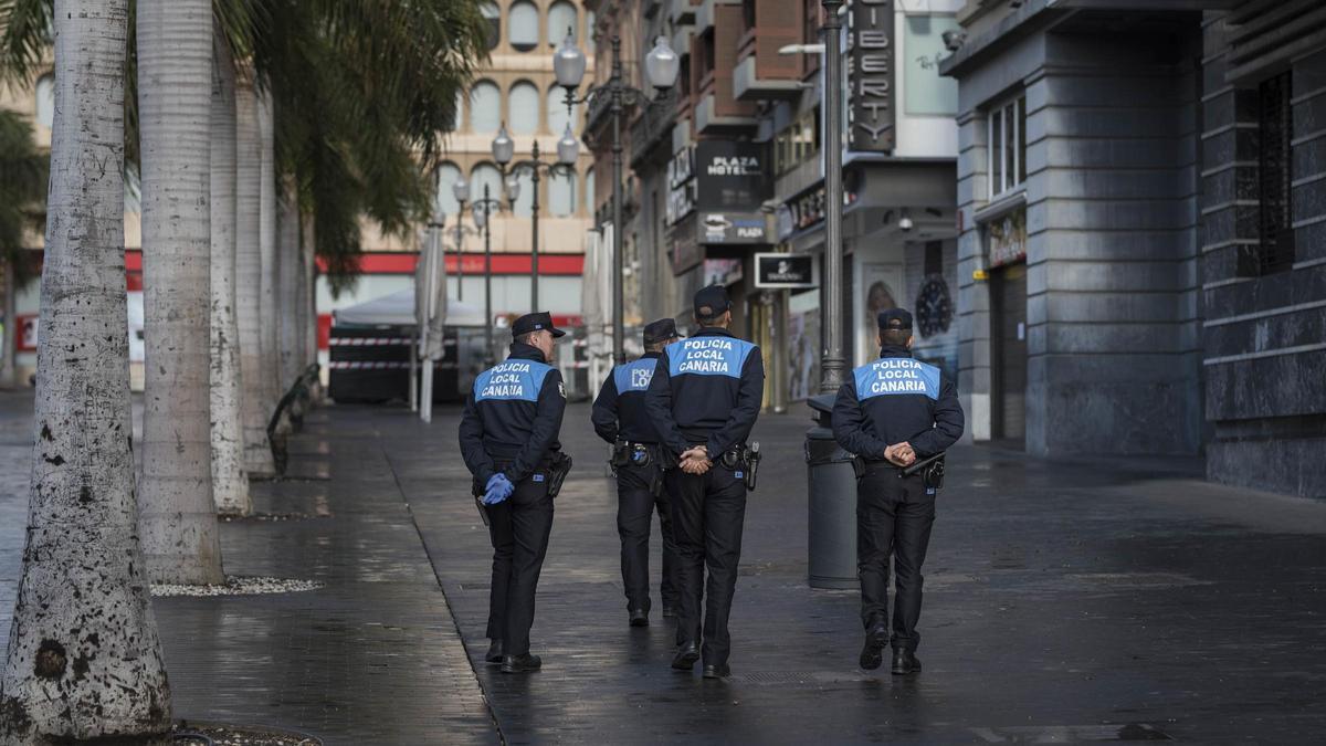 Policías locales en Santa Cruz de Tenerife.