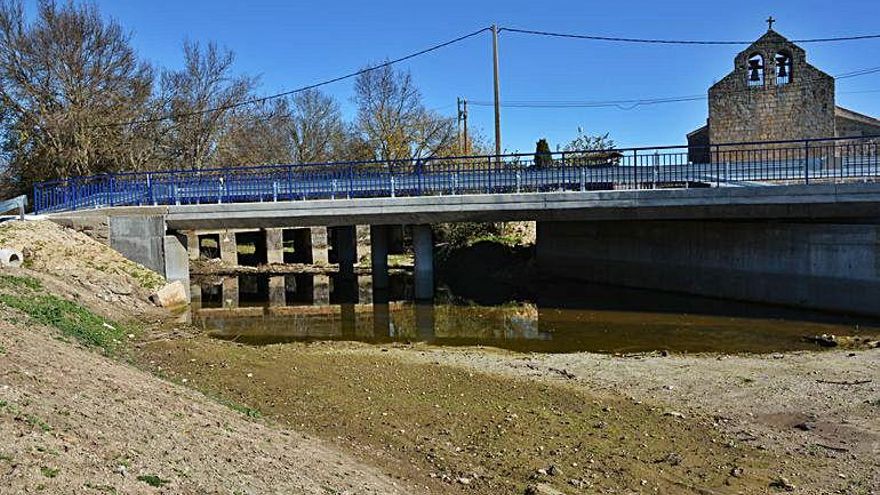 Nueve puente construido en la ribera de Badilla. | L. O. Z.