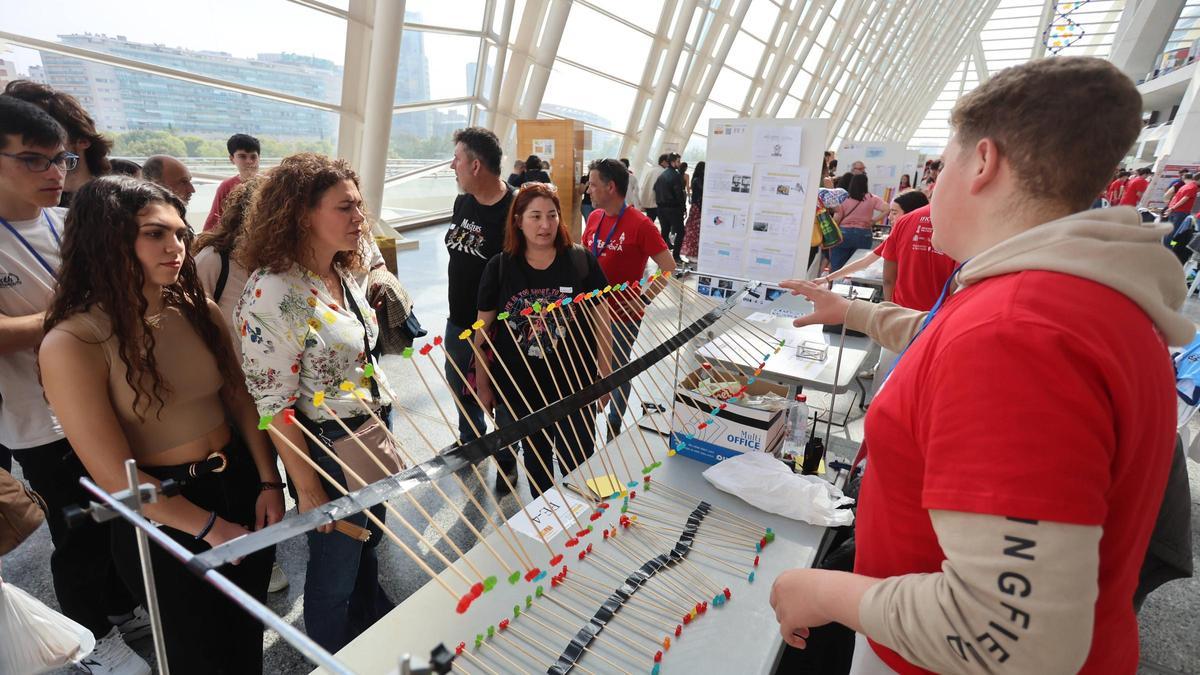 La feria 'Experimenta' de la Universitat de València celebra su 20ª convocatoria