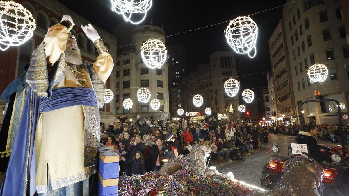 El rey Gaspar, en la Cabalgata de Gijón.