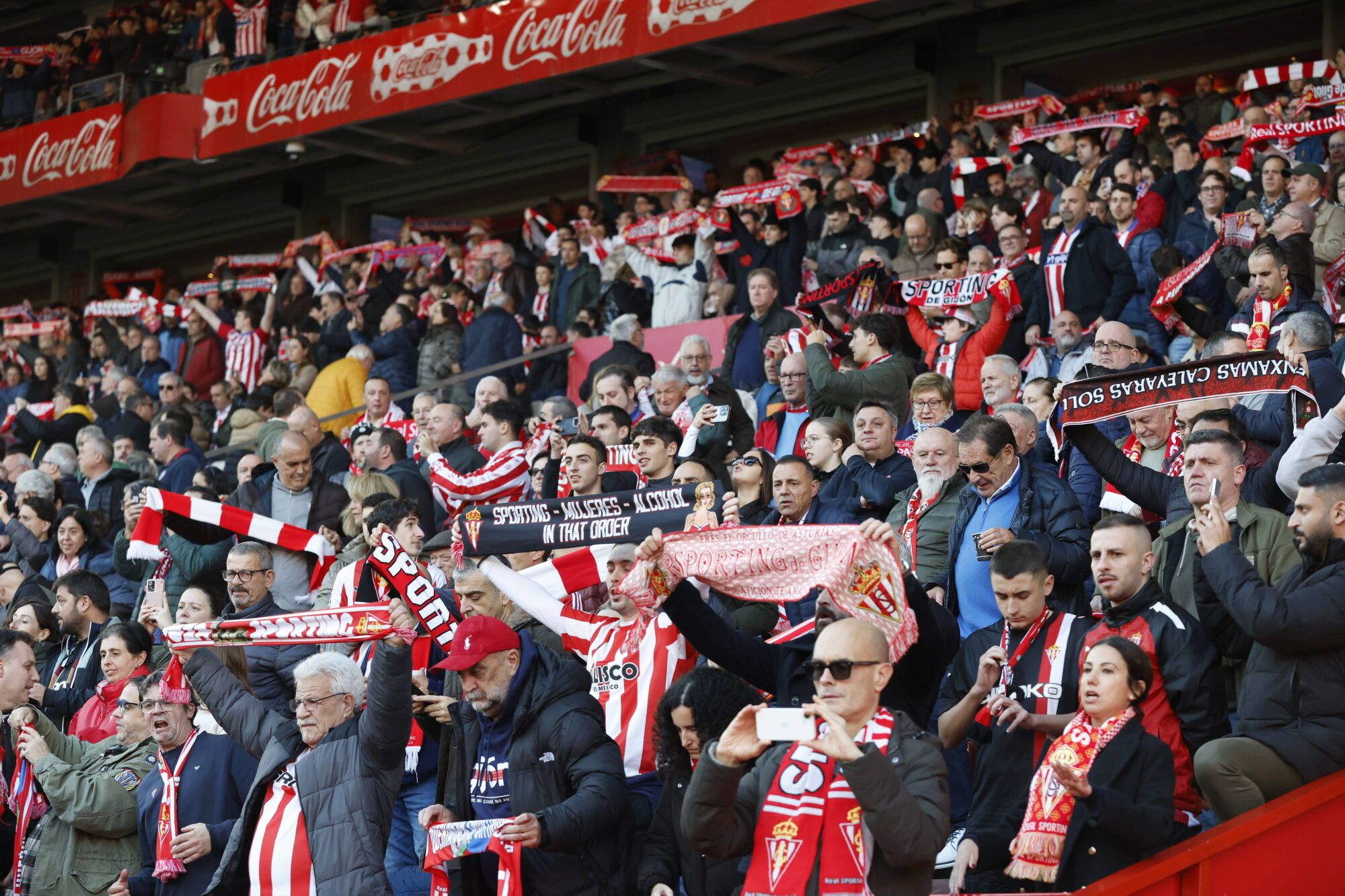 EN IMÁGENES: Gran victoria del Sporting contra el Granada en El Molinón